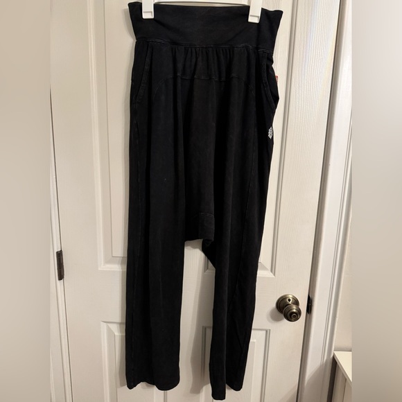 Free People Movement Hot Shot Harem Pants NWT Washed Black Size S - Picture 2 of 11